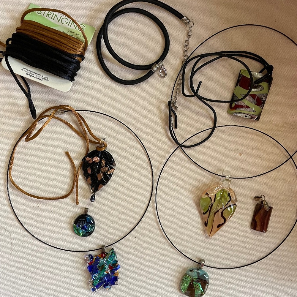 Colorful Handmade glass pieces for necklaces -Set of 7 - Picture 15 of 15